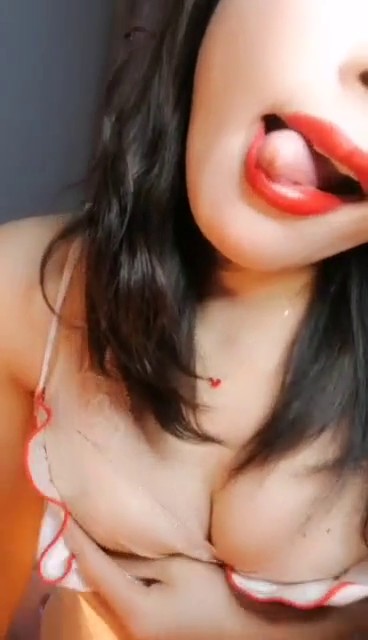 刚直播时间不长的小妞露脸玩的已经很嗨了，护士情趣服黑丝高跟，骚浪淫语小逼很嫩，两个道具玩逼到高潮爆菊