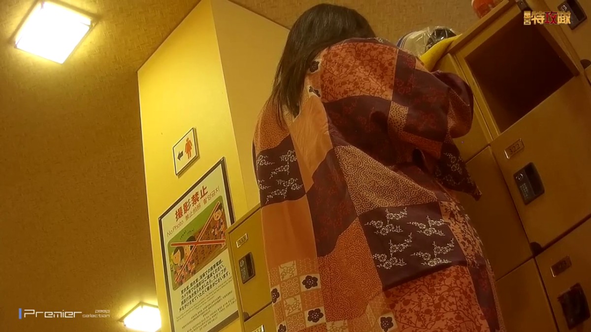 10月新流专业女盗手暗拍温泉洗浴酒店女宾换衣室内部春色