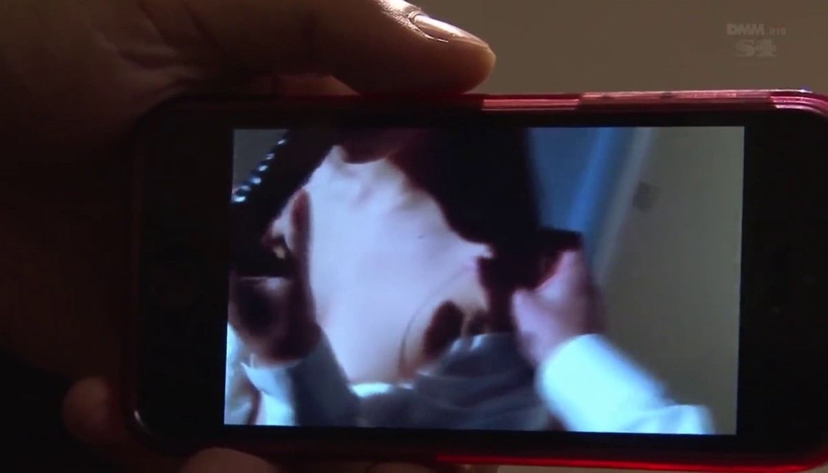 公司里的小美女是个骚货又舔又吸起伏吞吐鸡巴挡不住射的精尽人亡啊，妹子颜值清秀性爱放的开爽啊1080P高清01