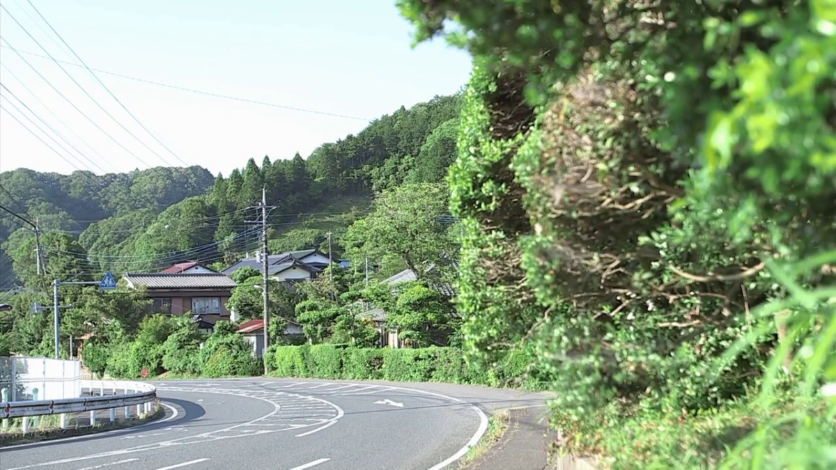 中文字幕 漫画真人改编，最爱和年轻男孩做爱的极品熟女 一身制服丰腴肉体这么的勾人小鲜肉挡不住啊1080P高清02