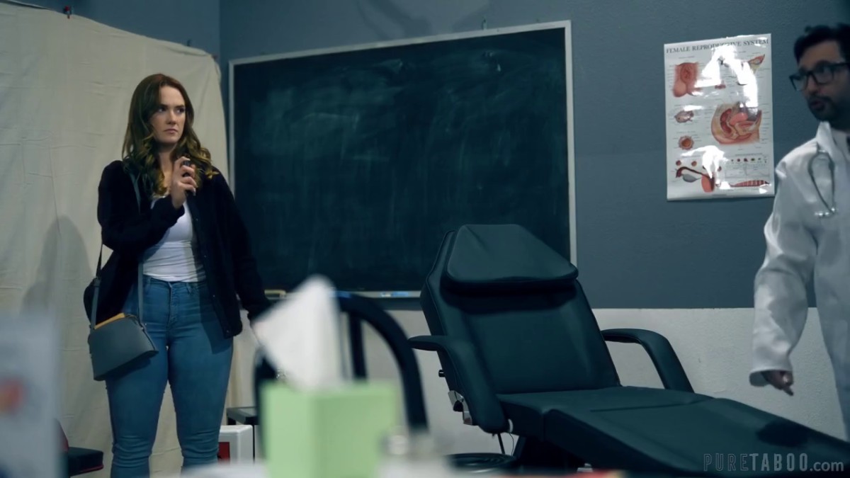 女患者来看私人医生居然碰到变态妇科男医生让患者脱掉内裤整只手插进阴道搅动出淫液鸡巴还要操1080P高清