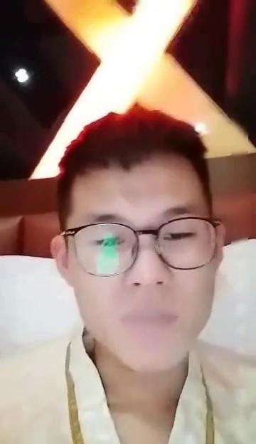 眼镜男主播小磊哥SPA会所嫖妓和女技师玩六九毒龙钻看她舔鸡巴就知道口活特别棒