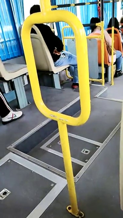 户外跳蛋系列，【你的悠悠】，公交车上高潮喷水~满地湿~偷解开外套狂柔乳头~忍不住还喷马路上1