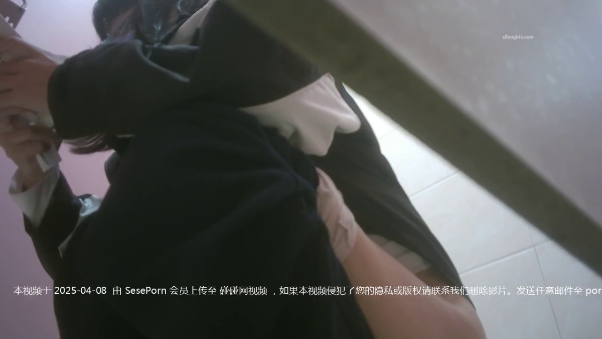 商场女厕隔板缝前后景真实偸拍，超多妹子入镜，脸逼同框，后位大屁股，非常带感1