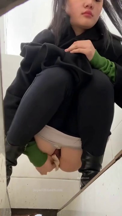 路边鸡窝泄火店里很火的小姐刚进去需等一会妹子果然长得不错气质好奶子又挺又大阴毛很少叫的好听很激动对白有趣