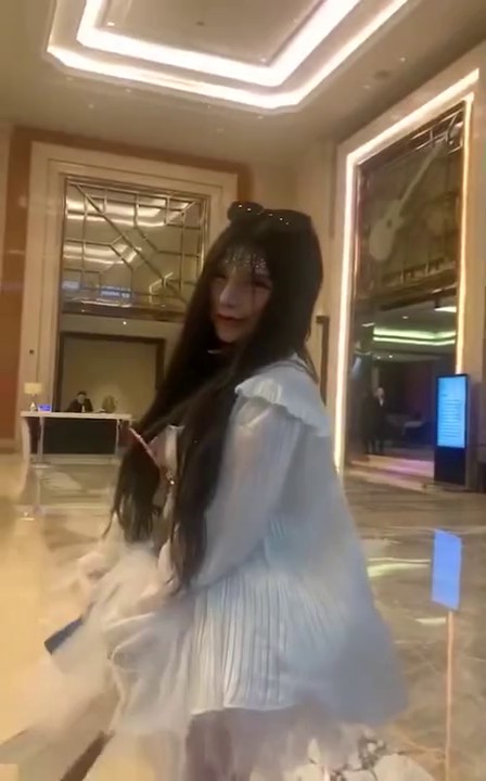 【网曝门事件】最近火爆朋友圈600分女孩淫乱群P不雅视频流出 挑战更强极限  高清无水印完整版