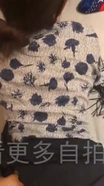 出差坐飞机认识96年东航空姐 回京都接回家开始调教爆操 小母狗很听话 无毛嫩逼操起来特舒服 叫床淫荡给力