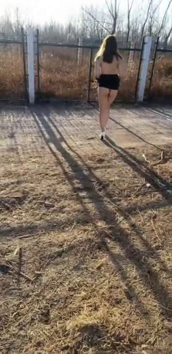 一坊新人漂亮美女主播南山小妹0315和炮友户外车内一多大秀 震动棒自慰棒插穴十分淫荡