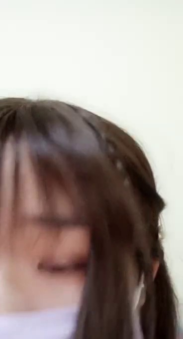 奶子又翘又挺得年轻妹子一多大秀，情趣睡衣逼逼很水水还多，道具无阻碍插入浪叫，呻吟声让你射