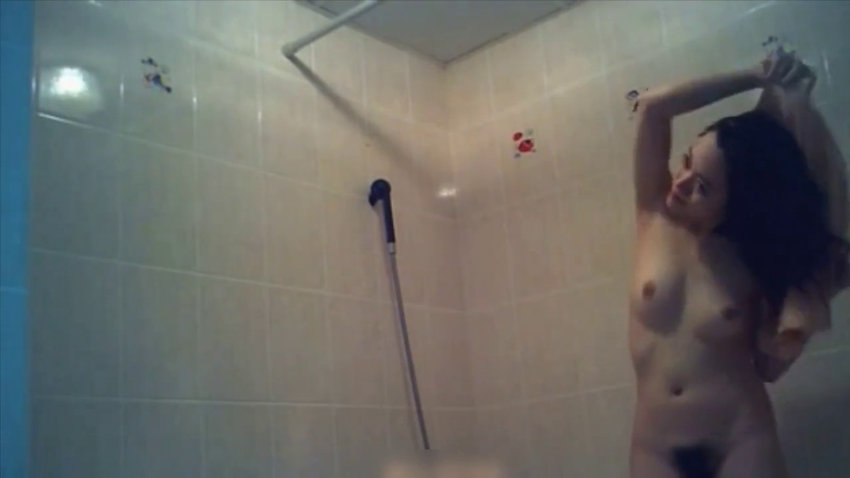 浴室偷放摄像头偷拍老婆的表妹洗澡身材还不错逼毛很性感值得撸一发