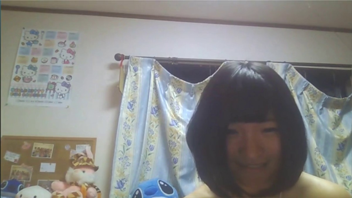 最新流出CR社区很火的萌妹智能手机自拍配信堕落疯狂的年轻妹子们