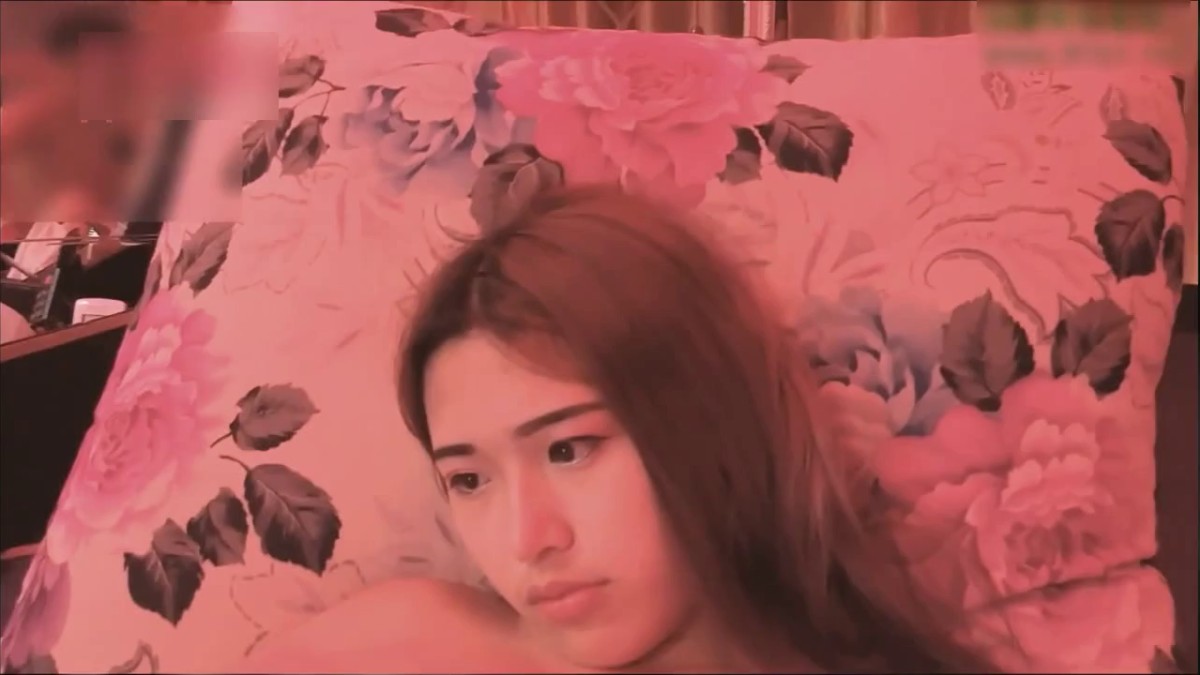 刚破处2个多月就被男友甩了的168CM高颜值美女兼职援交,人美逼紧刚干完一次还没休息又被操,不舍的让她走!