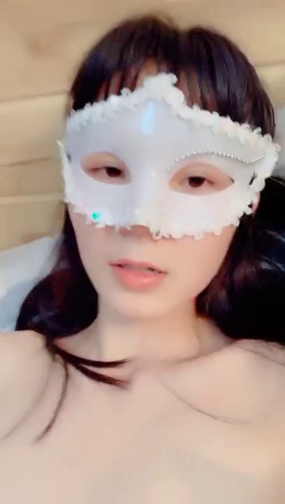 身材苗条挺嫩面罩妹子白色丝袜双人啪啪 后入抽插上位骑乘自己动 很是诱惑不要错过