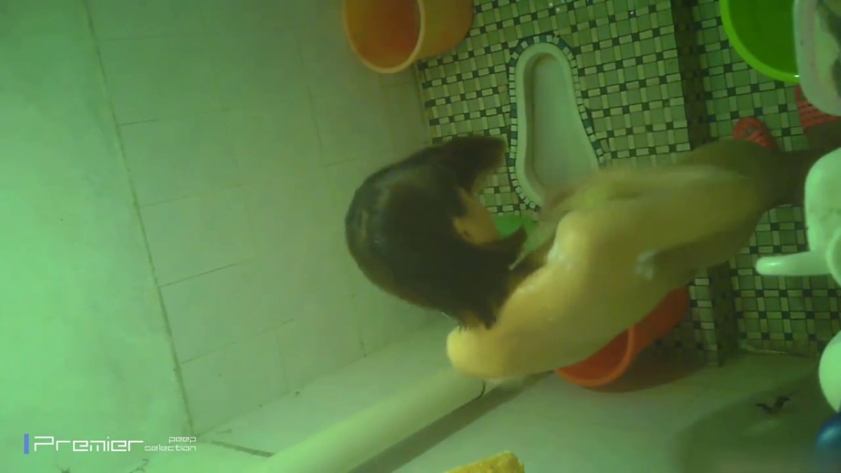 房东出租屋浴室偷放摄像头偷窥年轻女租客洗澡