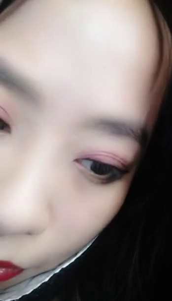 艺校小骚妹子，露脸制服诱惑丝袜高跟情趣，露脸骚气来要人命啊，无毛骚逼很是诱惑，道具抽插饮水肆意浪叫不断