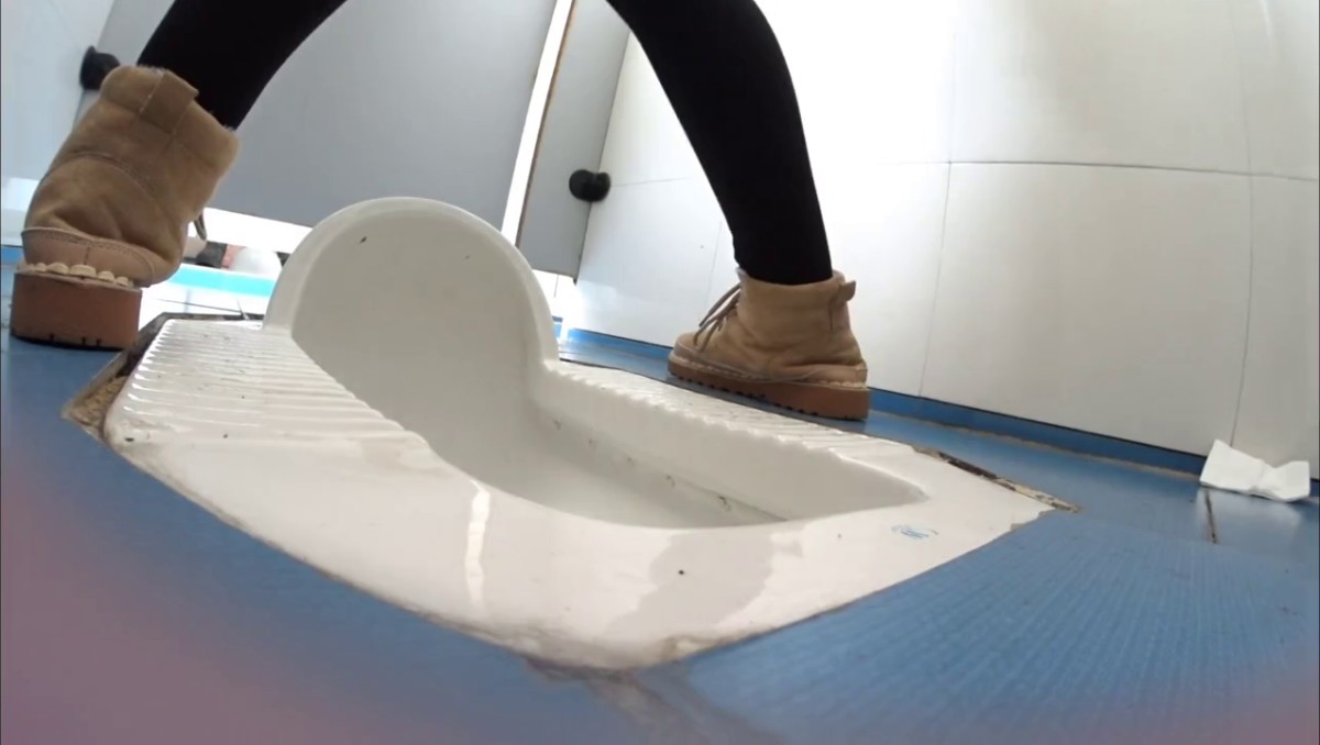 致青春系列-某地高中毕业班大神厕所偷拍(吴玥)5连拍