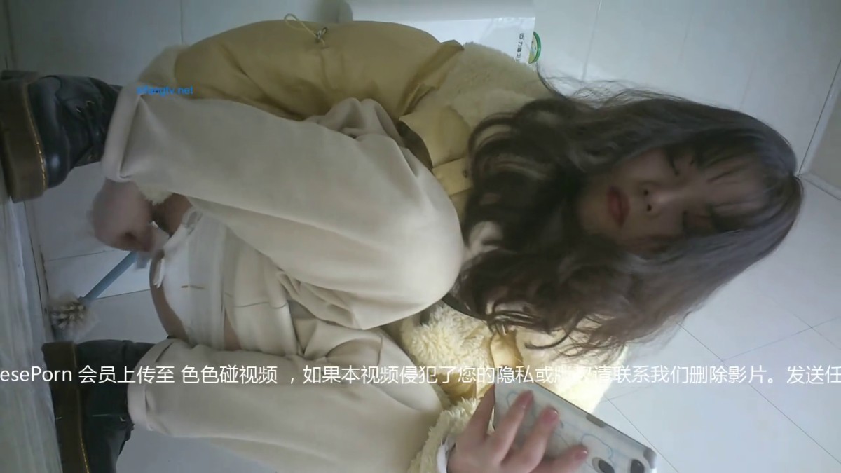 【精选厕拍】奶茶店全景厕拍14位美女少妇 各种美鲍5