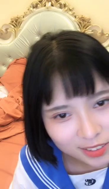 颜值不错短发萌妹子裸秀 情趣学生制服自摸奶子手指摩擦阴蒂 很是诱惑不要错过