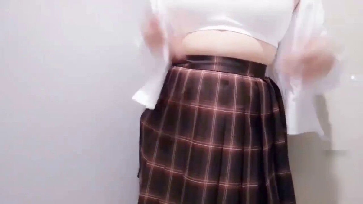 超卡哇伊网红美少女之偷偷在男厕嘘嘘的肉丝诱惑 玉指淫插超粉穴 极限露出 娇喘呻吟 高清720P完整版