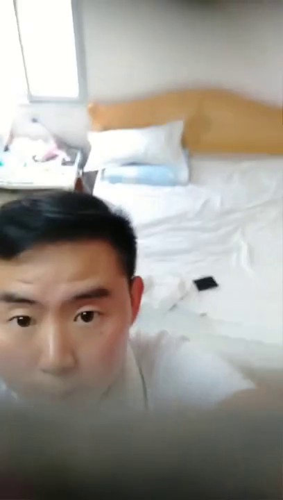 两个中年大叔找来2个小姐偷拍啪啪大秀 一人一个小姐大力猛干 很是诱惑喜欢不要错过