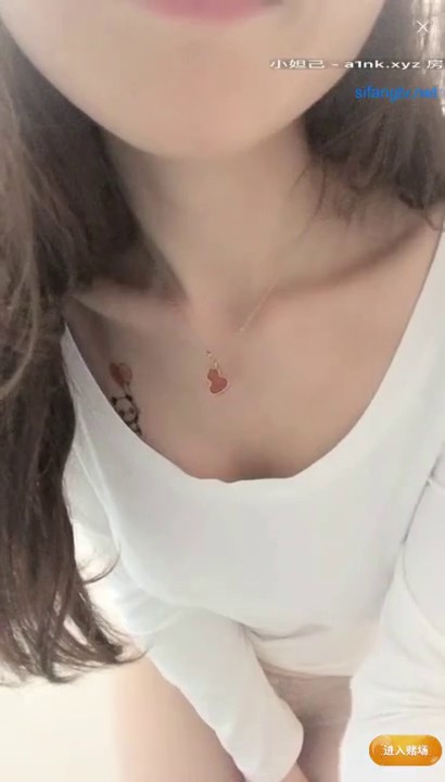 91大神豪哥和网友约炮颜值还可以的兔女郎小旅馆玩3P轮流草