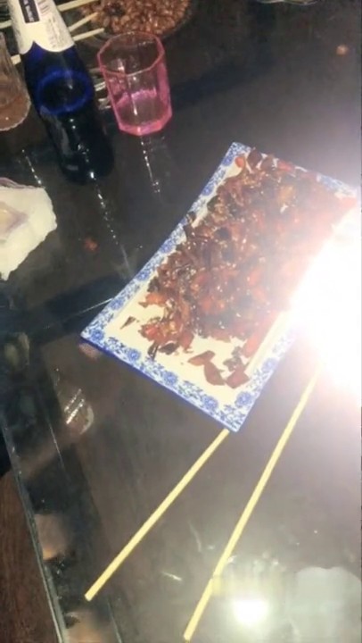 两个骚女一男KTV啪啪大秀 摸奶子撩起裙子后入抽插沙发上骑坐猛干 很是诱惑喜欢不要错过