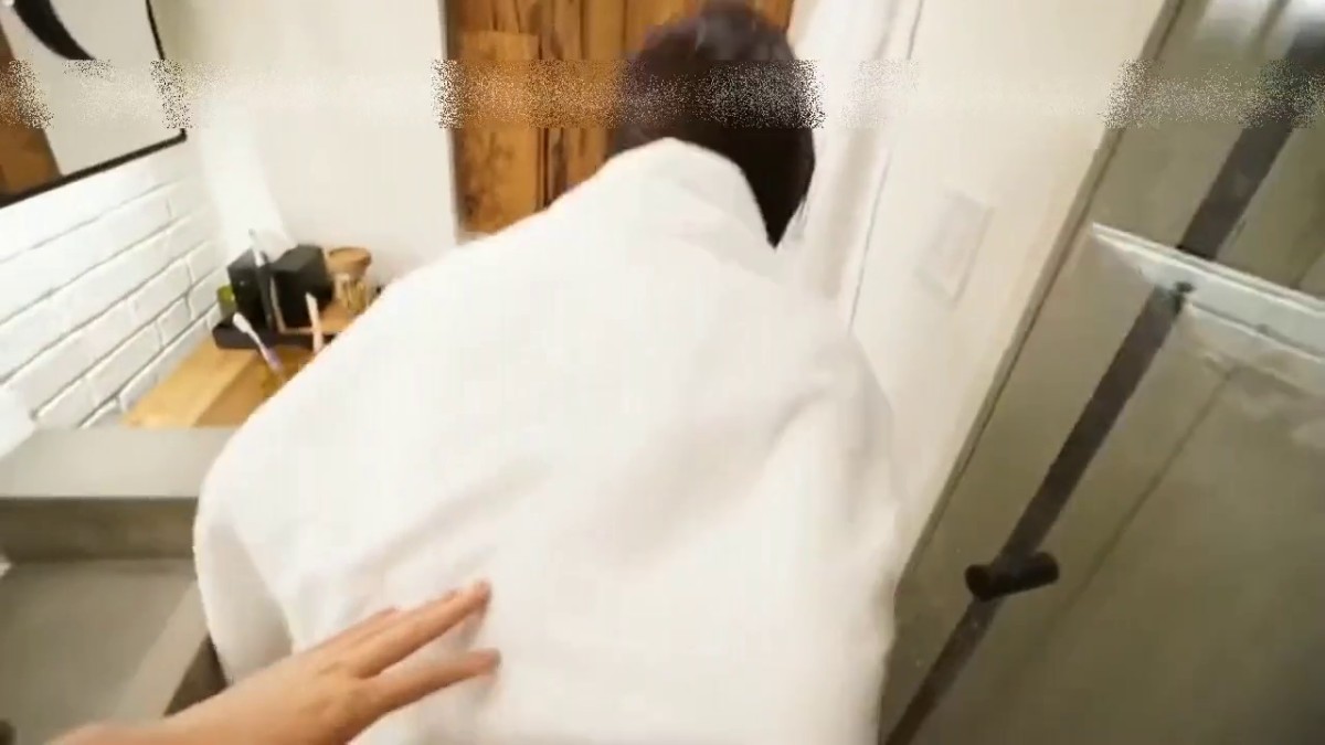 最近身体越来越差了每天刚睡醒高校女友就含着鸡巴要啪还喜欢浴室阳台的玻璃门上搞