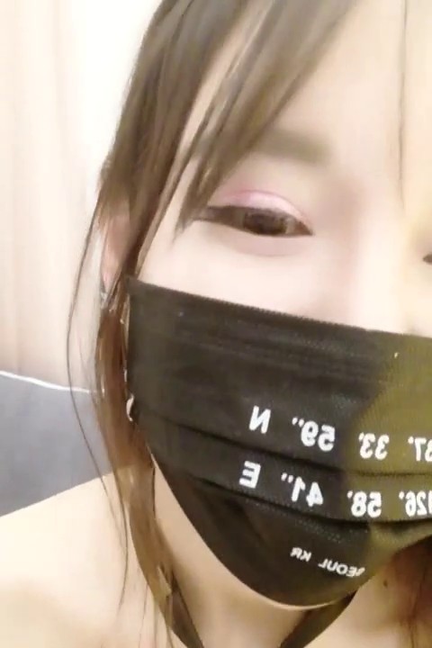 川音校花妮妮颜值很高身材不错，情趣装很是诱惑，皮肤白皙道具自慰蝴蝶骚逼，水真多叫声骚宅男必撸第二弹