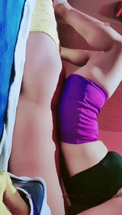 酒店桑拿会所女技师兼职女主播暗拍给客人大保健性饥渴眼镜咬着奶子不愿松口