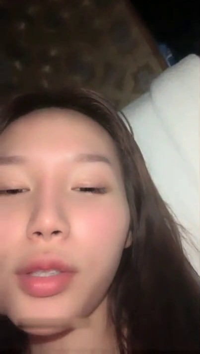 小舟bb躲在被子里自慰大秀 手指抠穴自慰 十分诱人喜欢别错过