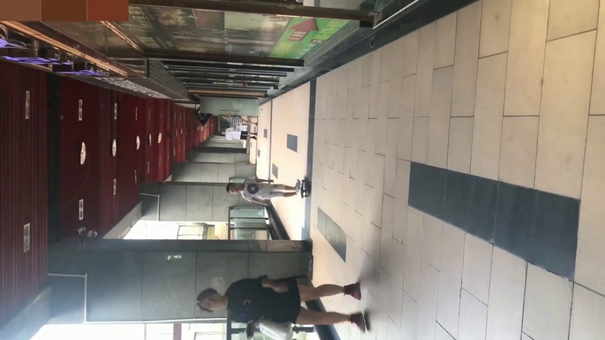 新流出国内厕拍大神商城尾随靓妹进女厕近距离偷拍不少美穴4K高清原版