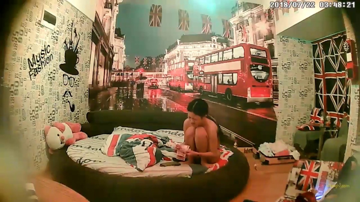 【稀缺360】英国城市主题豪华圆床房-高颜值情侣进房就操逼 美女咪咪好大好漂亮