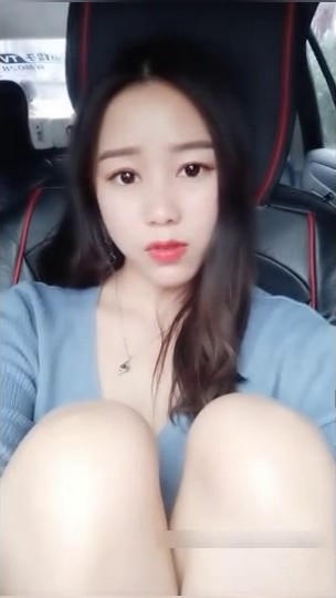 高颜值气质美少妇卫生间自慰秀 撩起裙子脱下内裤自摸逼逼性感美臀诱人 很是诱惑喜欢不要错过