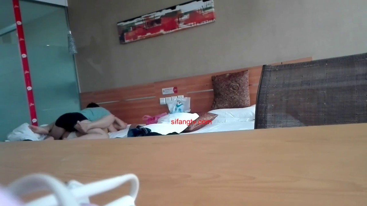 石头剪刀布91新人四眼哥搞学妹系列输了被扑倒啪啪微胖小妹听呻吟应该很爽