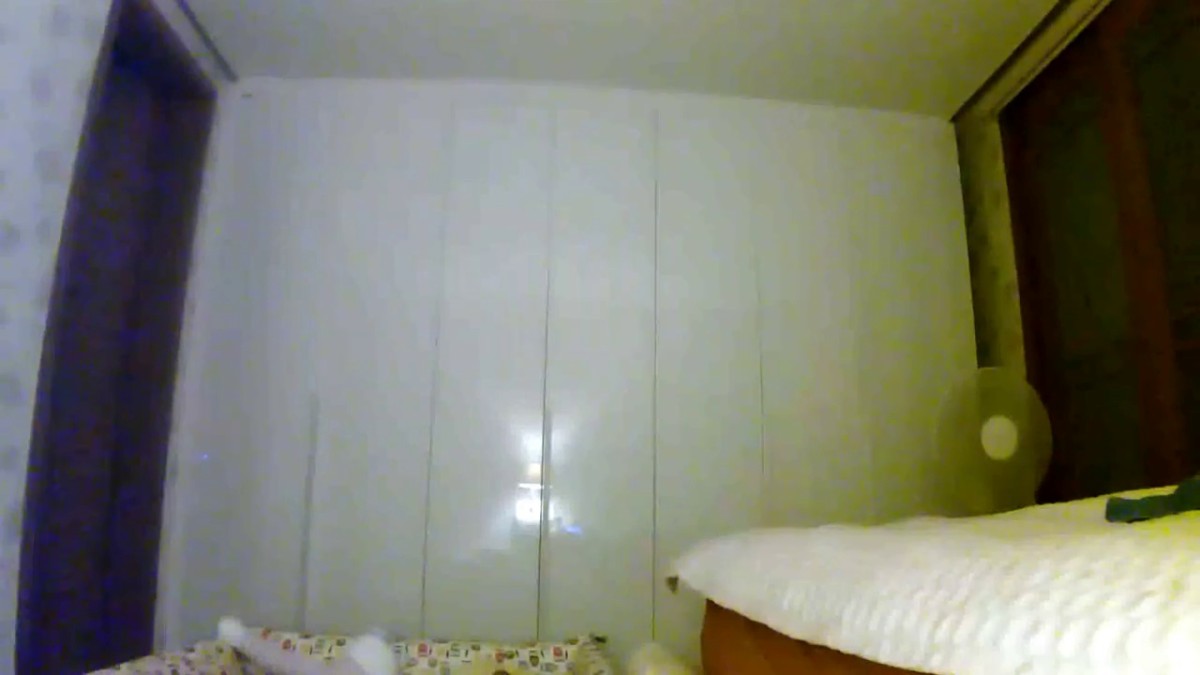 家庭网络摄像头破解强开TP刚做父母不久的年轻小夫妻待宝宝睡着了俩人变态式性生活把内裤套头上干玩的激情