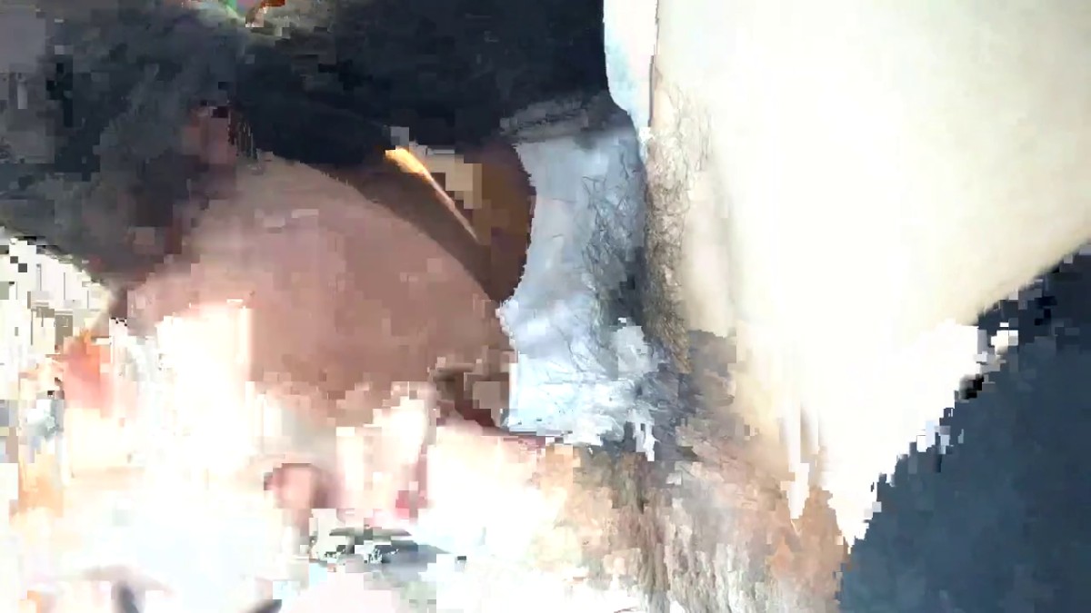 有点小成就的中年大叔外面也开始包养漂亮大学生小三周末带出来玩个车震在开房啪啪啪大叔应该吃了不少壮阳药