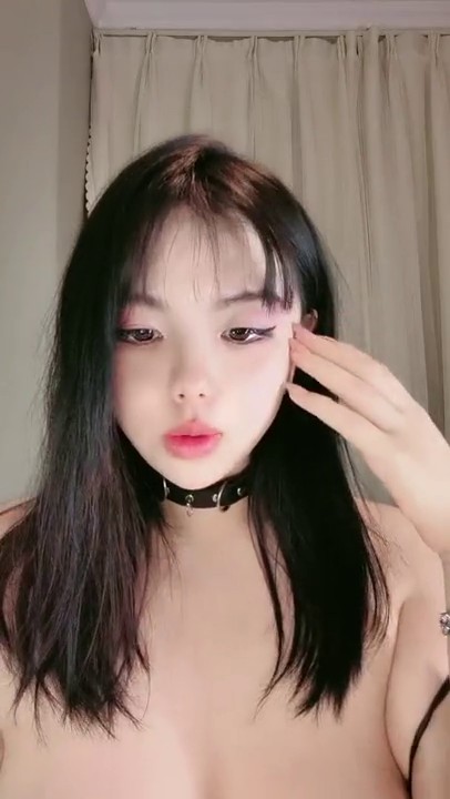 爆乳肥臀小嫩逼全程露脸姐妹花一起大秀诱惑，淫声荡语听指挥揉奶玩逼，掰开骚穴特写给狼友看，精彩刺激不断