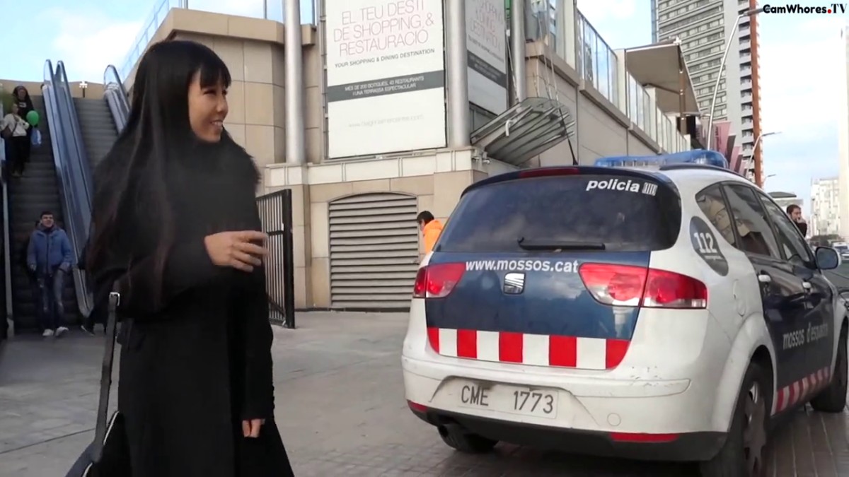 最新流出迪卡侬门事件女主角混血骚妹新作-赤裸都市 警车大胆露出 勾搭路人电梯后入啪啪 超清1080P原版收藏