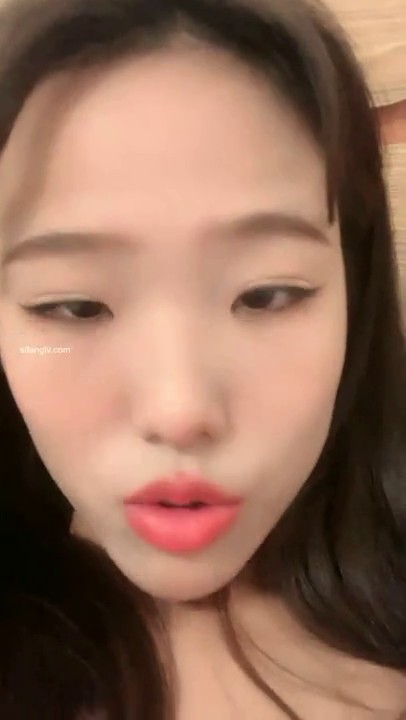 刚满18岁极品学生妹 【cc妹妹吖】拉上好闺蜜一起下海赚钱~被多位猛男实战抽插 脸发白！4V2