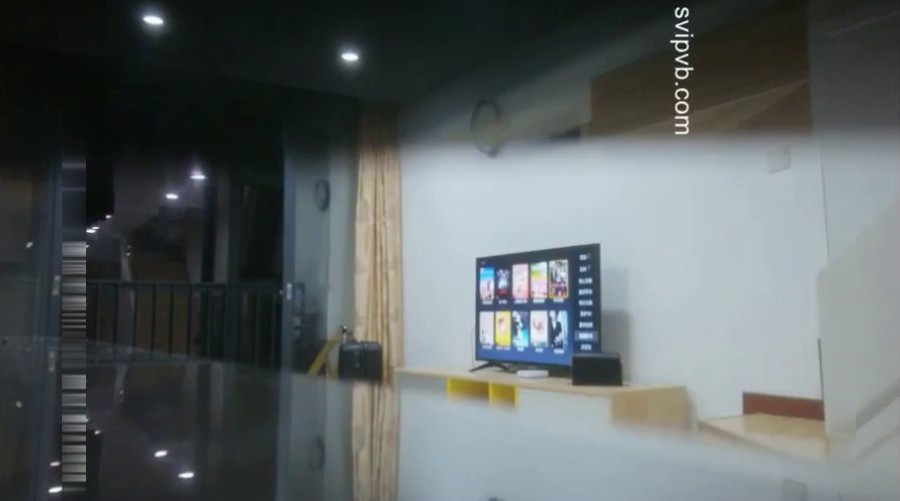 【莞式选妃】大飞哥桑拿会所嫖妓偷拍奶子很漂亮18岁刚入行的妹子烟瘾还蛮大的