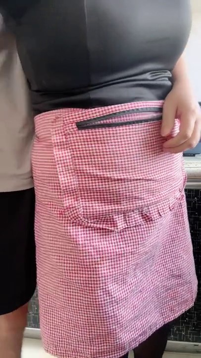 【剧情演绎】弟媳乱伦 嫂子太骚了不艹太可惜了，半推半就在嫂子挣扎反抗中从厨房艹到床上