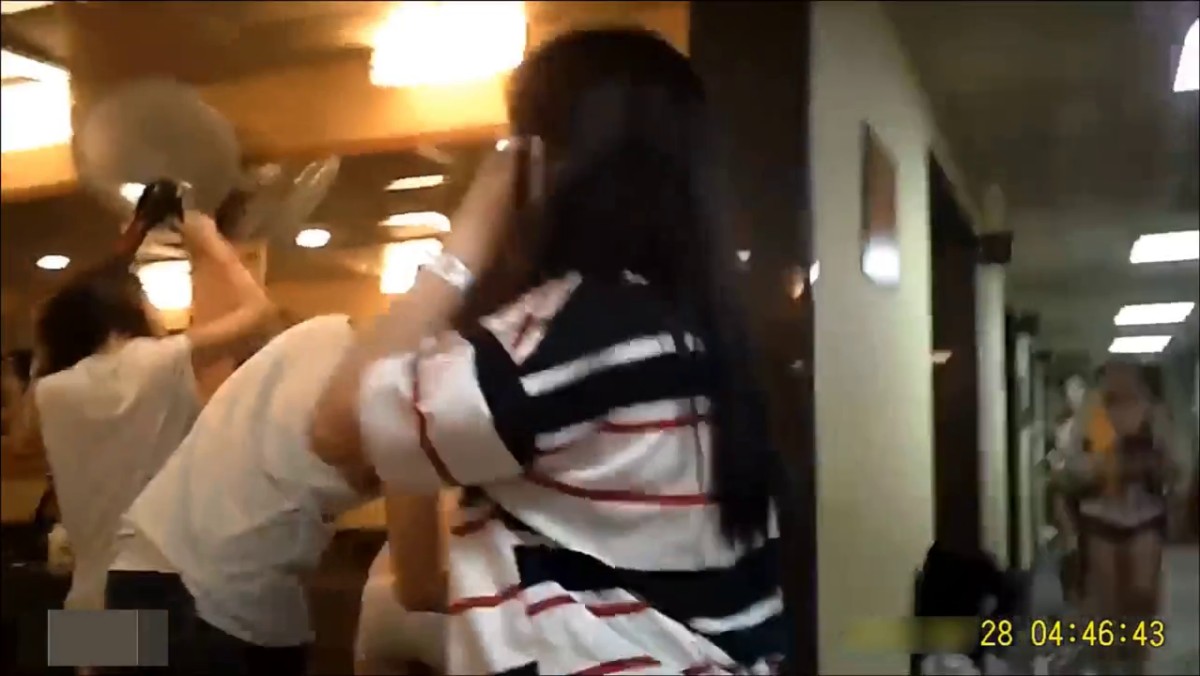 第二弹花钱雇用女生暗藏摄像头T拍大众公共浴室女士洗澡和换衣间内部春光妹子使劲搓身体大奶子跟着乱颤