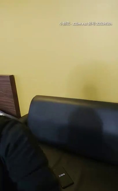 泰国阿飞两个高颜值泰国妹子直播啪啪，深喉口交舔弄上位骑坐大力猛操