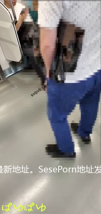 地铁捕获漂亮熟女的胸部漏出 胸型大而美 大师级角度 长时间观赏到衣服里以及内衣里面的绝对尤物 1080P超清