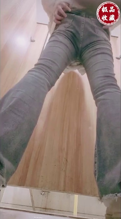 三月最极品收藏 商场女厕后拍白虎换卫生巾