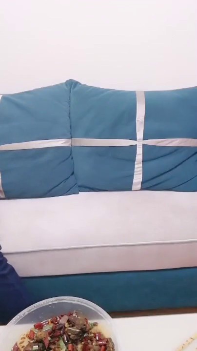 网红白嫩大美妞御姐剧情演绎点外卖求小哥陪她一起享用边吃边聊吃完勾引小哥啪啪啪射完继续送外卖对白刺激