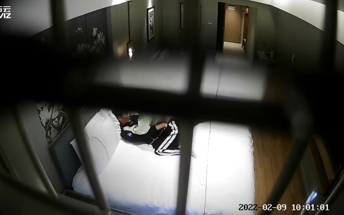 【萤石云酒店2.9】美乳学生妹尝试破处失败2V，人美、声甜、长腿、爆乳、学生妹。这样的女神谁不想拿下她的一血