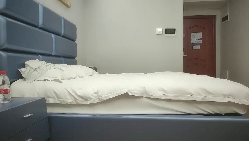 中年大叔酒店2000元约炮身材苗条的小姐姐各种姿势啪啪连干两炮.