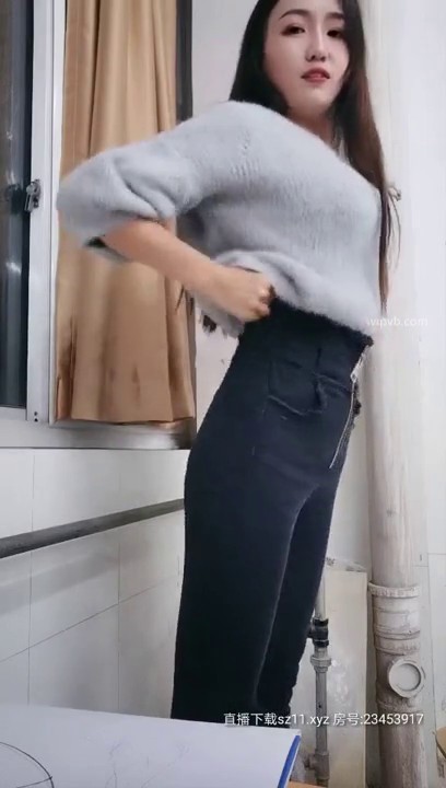 极品大学校花【身高176小学妹】，课堂上脱裤子露奶，紧张刺激差点被发现，回宿舍拉上蚊帐露出一线天鲍鱼和粉嫩咪咪