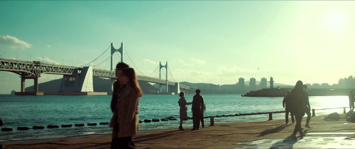 四哥约个漂亮外围嫩妹去开房，妹子说只要超40分钟不收钱，身材苗条颜值高，被插得高潮呻吟不断，新姿势不停换